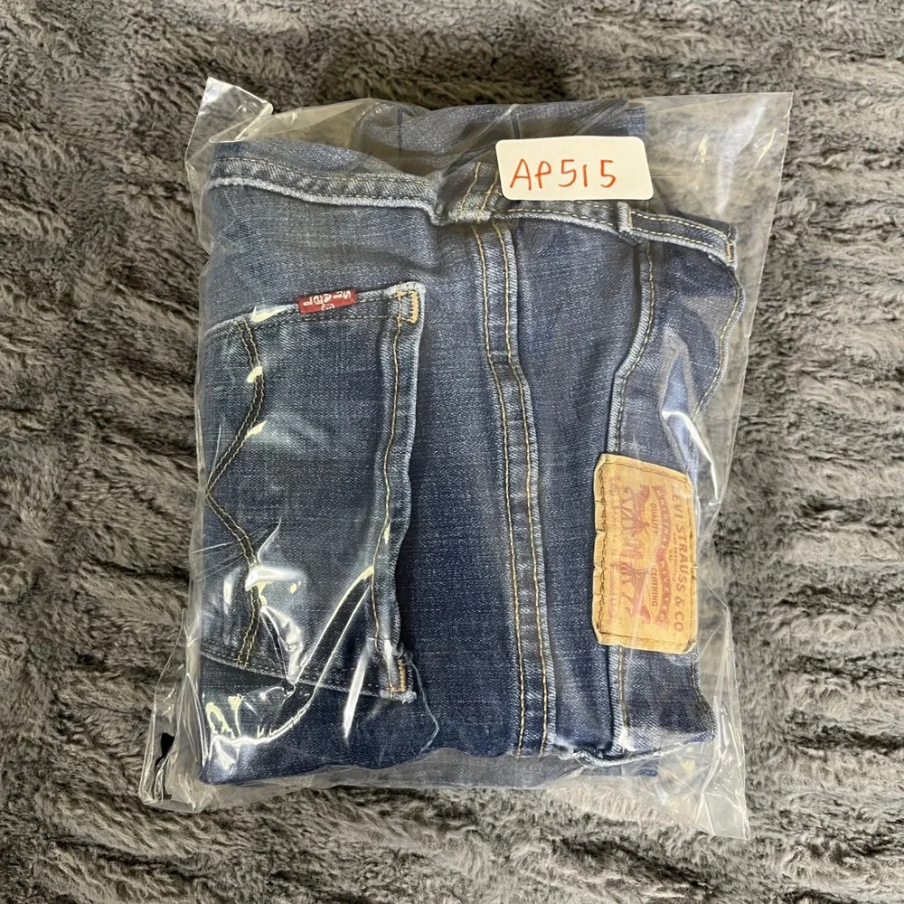 Levis measurements waist